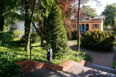 Treppe vom Strand zum Hof